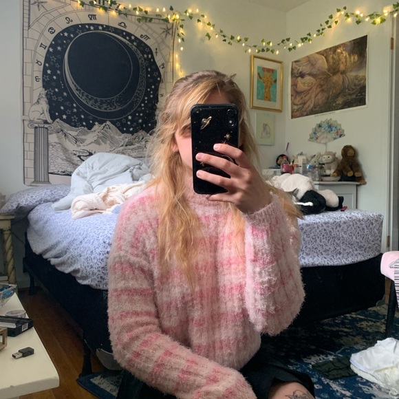 🌻 Pink Striped pastel Fuzzy Small 90s swea… - Picture 2 of 7